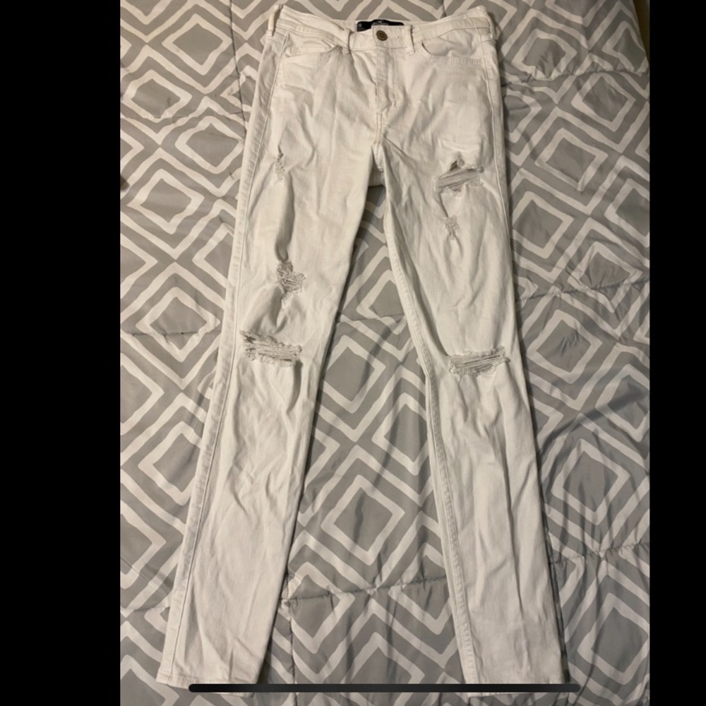 HOLLISTER WHITE RIPPED JEANS